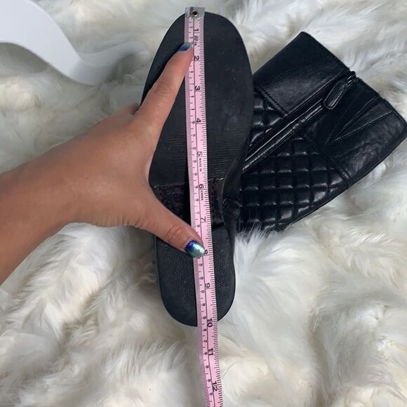 Burberry black quilted boots - Picture 10 of 11